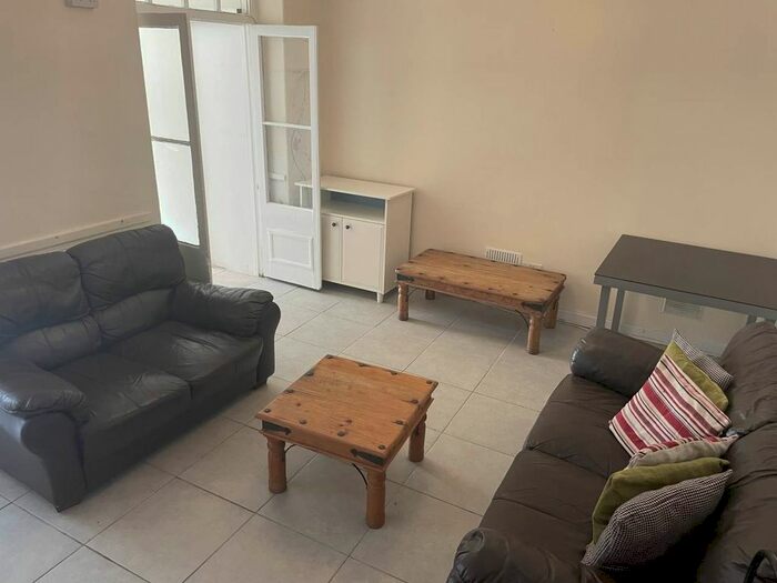 6 Bedroom Property To Rent In King Edwards Road, Brynmill, Swansea, SA1