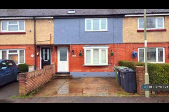 3 Bedroom Terraced House To Rent In Queens Grove, Waterlooville, PO7