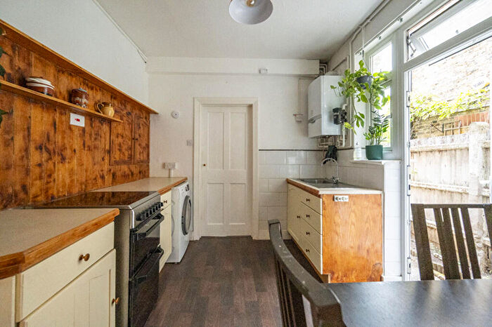 1 Bedroom Flat For Sale In Fleeming Road, Lloyd Park, London, E17