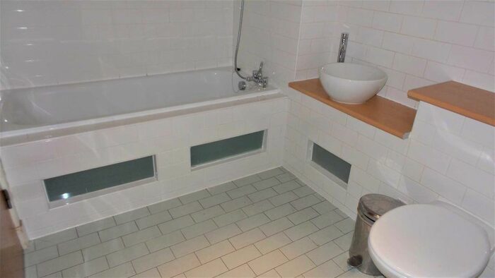 2 Bedroom Flat To Rent In Isaac Way, Manchester, M4