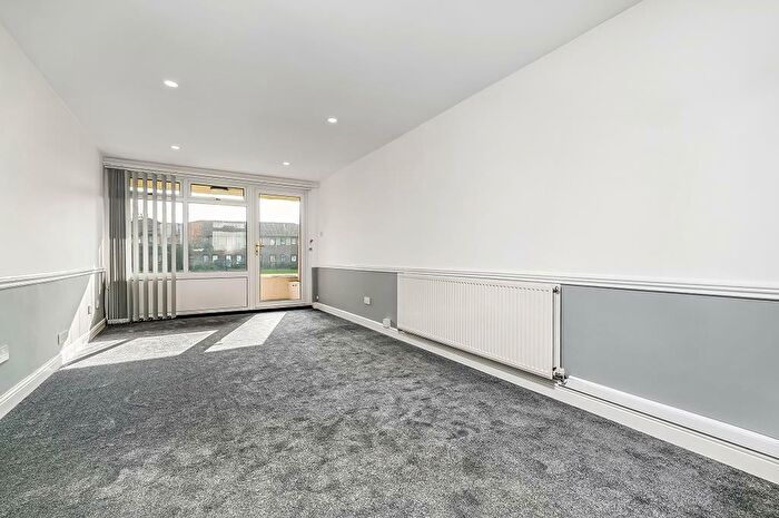 2 Bedroom Flat To Rent In Churchill Court, Wilton, SP2