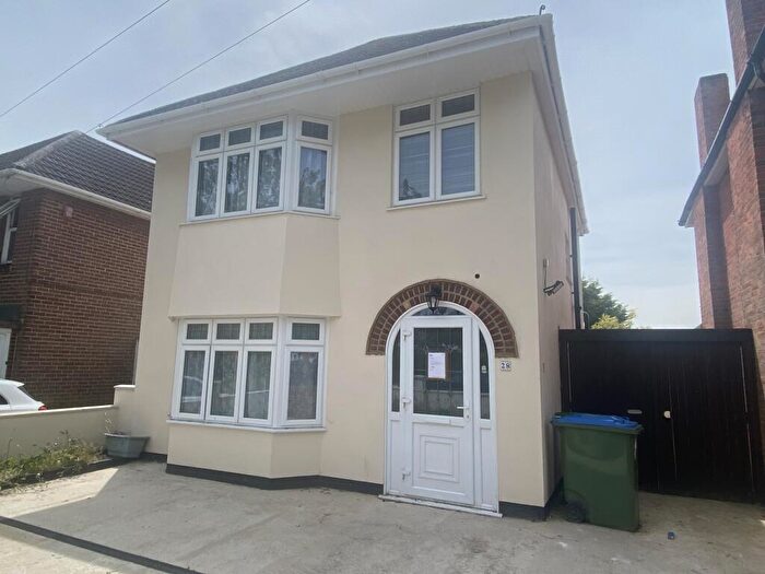 4 Bedroom Detached House To Rent In Canterbury Avenue, Southampton, SO19