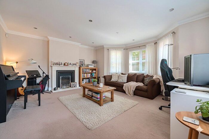 4 Bedroom Detached House For Sale In Tanners Close, Burghfield Common, Reading, Berkshire, RG7