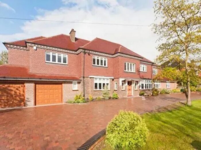 7 Bedroom Detached House For Sale In The Avenue, Cheam, SM2