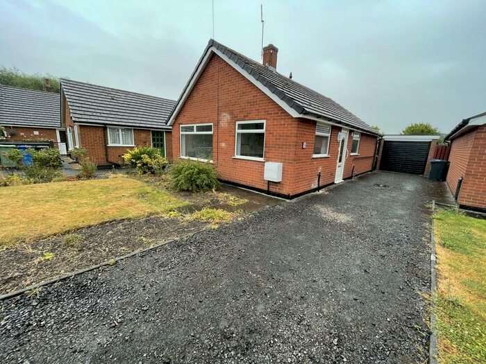 2 Bedroom Detached Bungalow To Rent In Chesterfield Avenue, New Whittington, S43