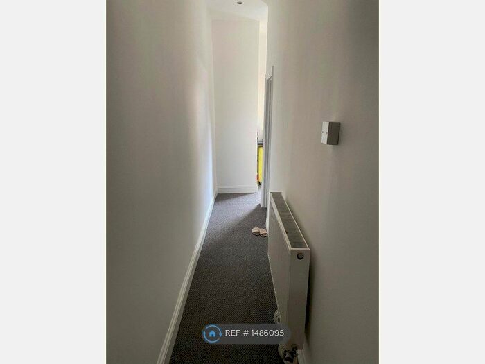 Studio To Rent In Stanger Road, London, SE25