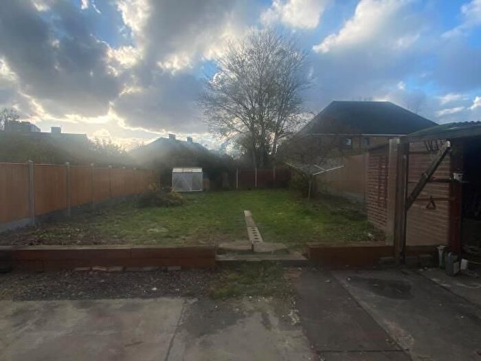 3 Bedroom Property To Rent In Rayleigh Road, Woodford Green, IG8