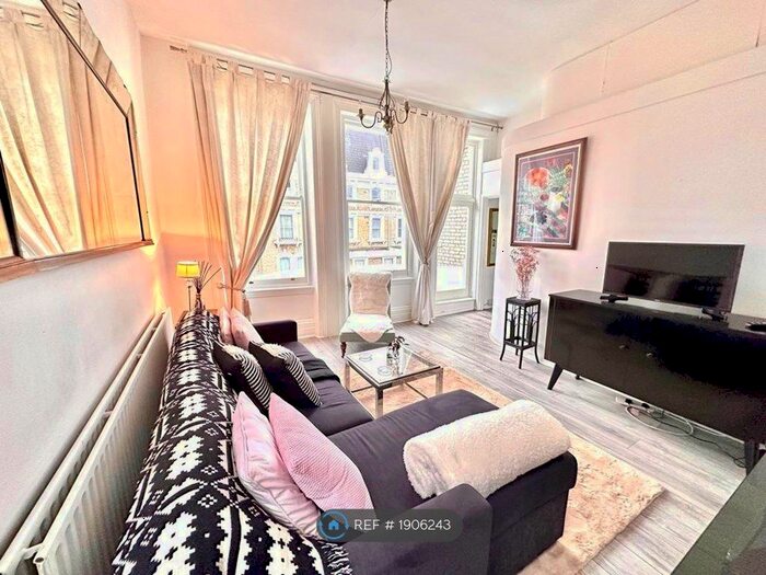 1 Bedroom Flat To Rent In Redcliffe Square, London, SW10
