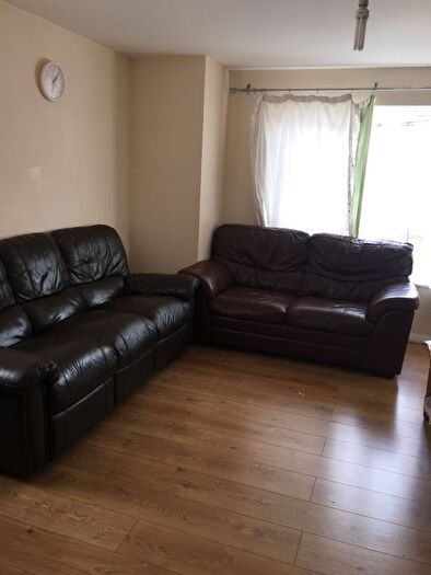 2 Bedroom Flat To Rent In Perkin Close, Hounslow, TW3