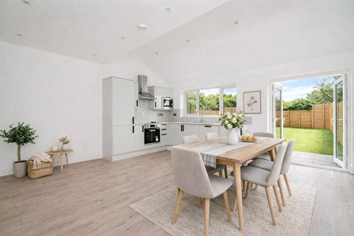 4 Bedroom Mews For Sale In Mornington Road, Bolton, Greater Manchester, BL1