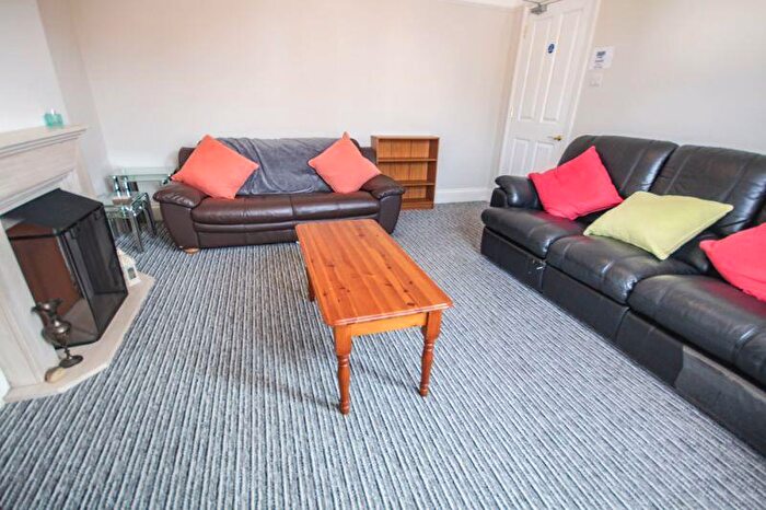 5 Bedroom Semi-Detached House To Rent In Charminster, Bournemouth, BH8