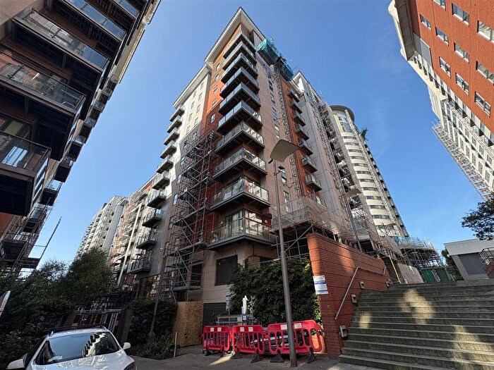 2 Bedroom Flat For Sale In Barton Place, Hornbeam Way, Manchester, M4