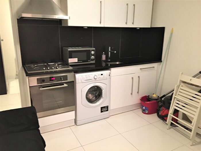 1 Bedroom Flat To Rent In Rita Road, Vauxhall, SW8