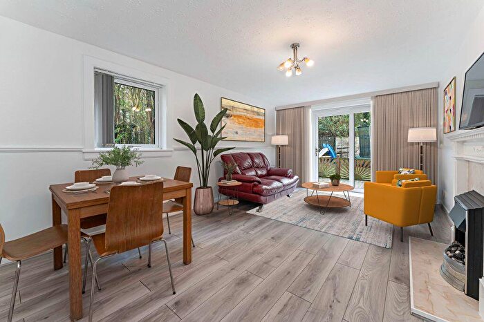 2 Bedroom Flat For Sale In / Great Carleton Place, Niddrie, Edinburgh, EH16