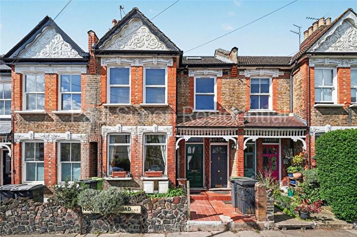 2 Bedroom Maisonette For Sale In North View Road, Hornsey, London, N8
