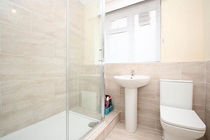 2 Bedroom Apartment To Rent In Beverley Hyrst, Croydon, CR0
