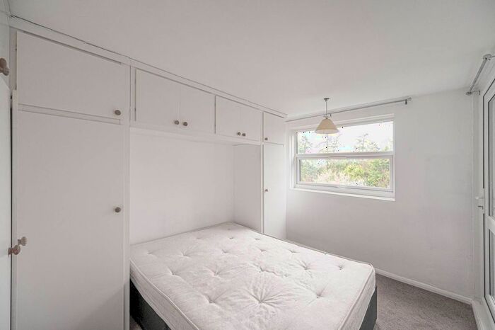 2 Bedroom Flat To Rent In Fairview Court, Hendon, London, NW4