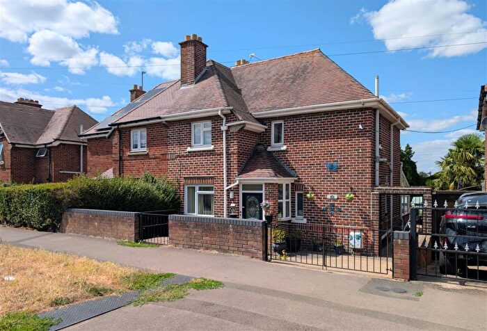3 Bedroom Semi Detached House For Sale In Finlay Road, Gloucester, GL4
