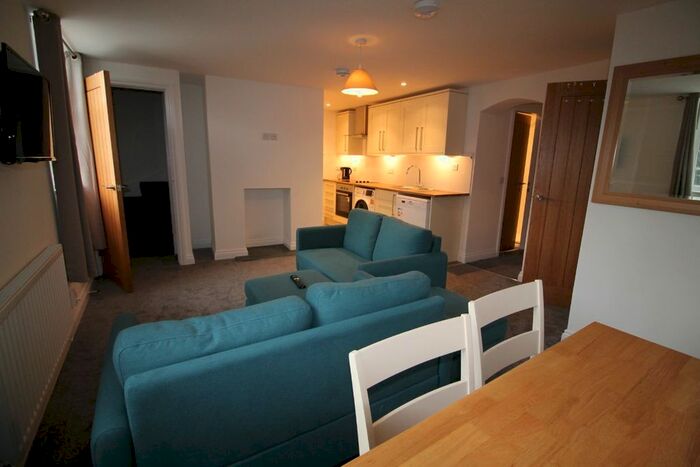 3 Bedroom Flat To Rent In Chetwynd End, Newport, TF10