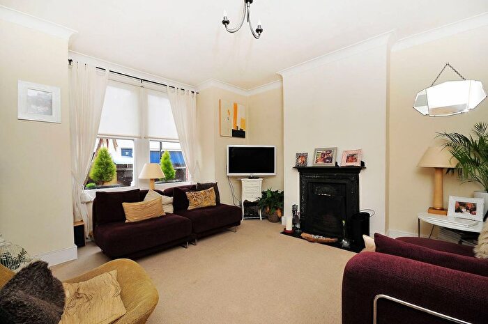 2 Bedroom Flat To Rent In Thames Road, Strand On The Green, Strand On The Green, London, W4