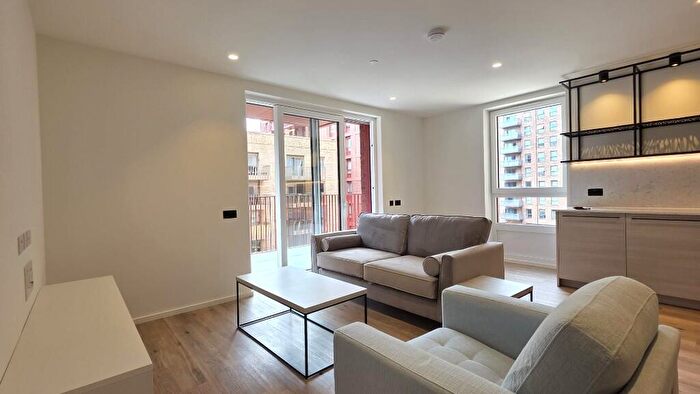 2 Bedroom Apartment To Rent In Hemlock Street, London, E14
