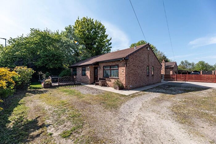 3 Bedroom Detached Bungalow For Sale In Simpsons Lane, Knottingley, WF11