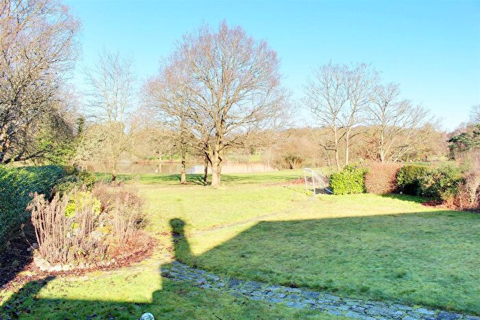 4 Bedroom Detached House For Sale In Brookmans Avenue, Brookmans Park, Hatfield, AL9