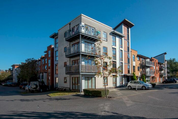 2 Bedroom Apartment To Rent In Commonwealth Drive, Rampling Court Commonwealth Drive, RH10