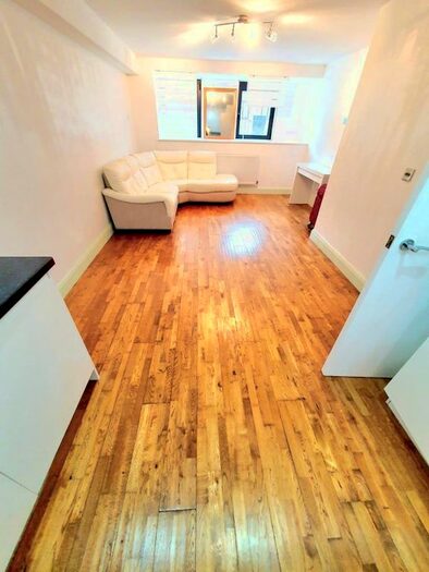 1 Bedroom Flat To Rent In Snakes Lane East, London, IG8