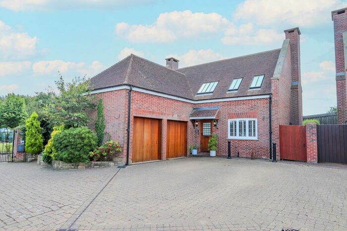 4 Bedroom Detached House For Sale In The White Friars, Boreham Street, BN27