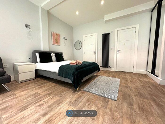 Studio To Rent In Alma Street, Luton, LU1