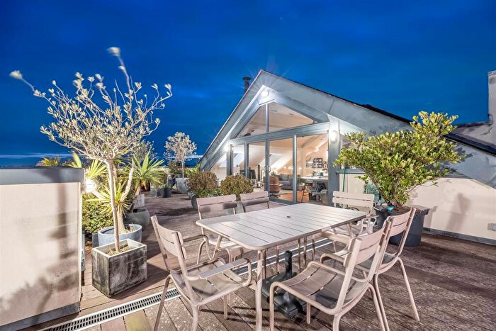 3 Bedroom Penthouse For Sale In Stirling Hall, Elm Road, Leigh-On-Sea, SS9