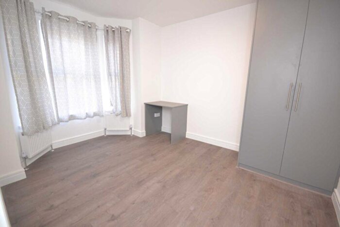 4 Bedroom Terraced House To Rent In Pitcroft Avenue, Reading, RG6