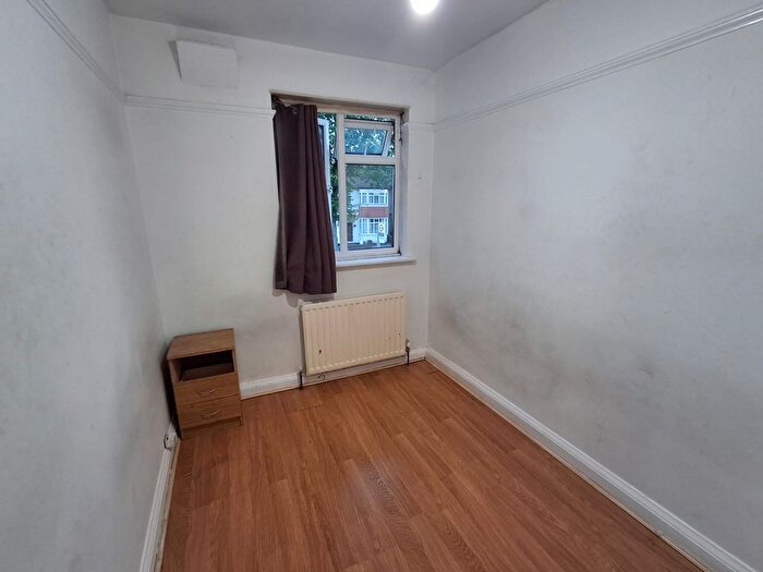 3 Bedroom Flat To Rent In High Street, Wealdstone, HA3