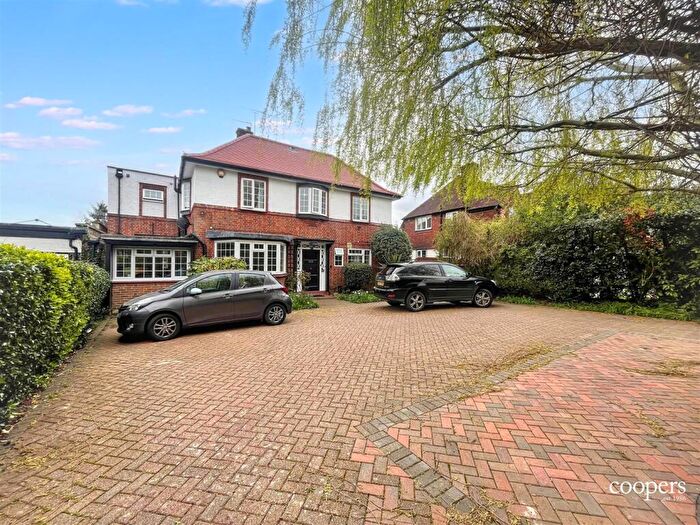 4 Bedroom Detached House To Rent In Kingsend, Ruislip, HA4