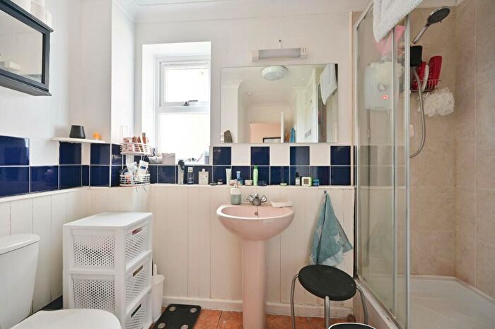 1 Bedroom Flat To Rent In Mangles Road, Guildford, GU1