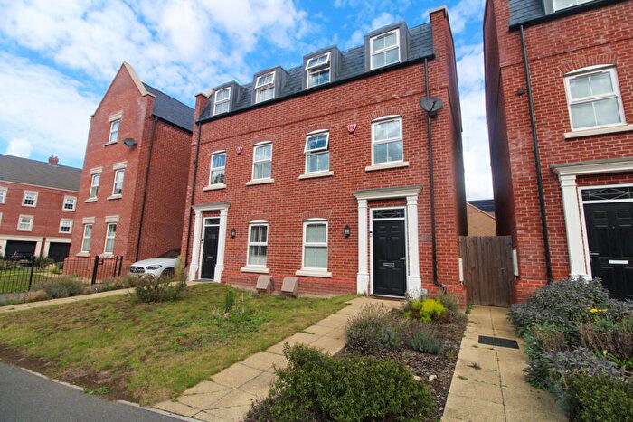 3 Bedroom Semi-Detached House For Sale In Wharf Mews, Biggleswade, SG18