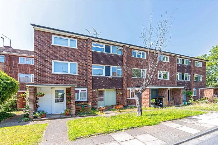 2 Bedroom Maisonette For Sale In Cumberland Close, St Margarets, TW1