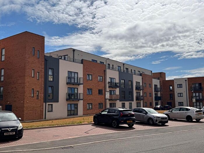 2 Bedroom Flat To Rent In White Rose Apartments, Gorse Road, Luton, Bedfordshire, LU1