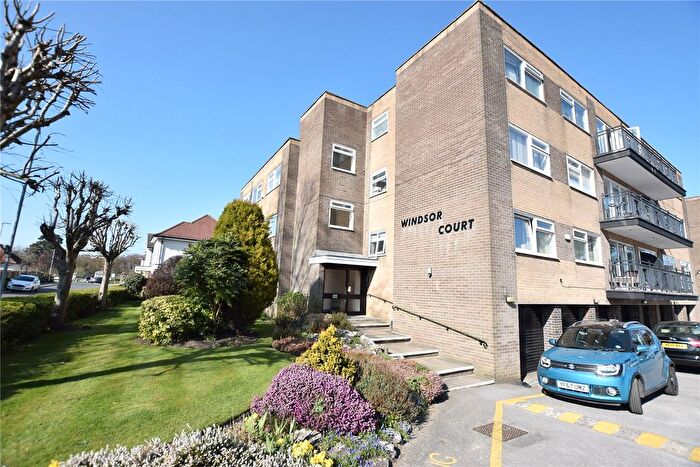 2 Bedroom Flat To Rent In Windsor Court, Moortown, Leeds, LS17