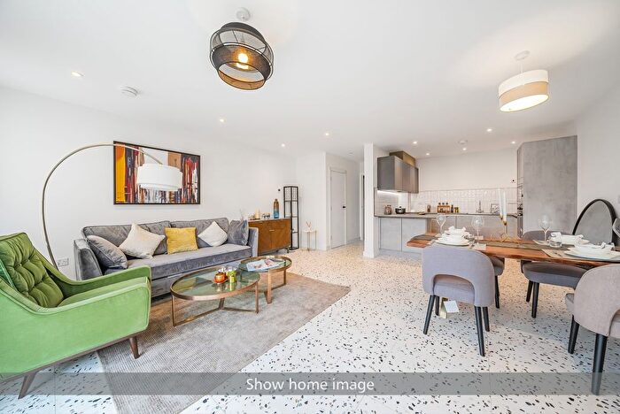 2 Bedroom Flat To Rent In Commonside East, Mitcham, CR4