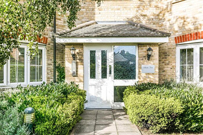 2 Bedroom Flat For Sale In Stants View, Hertford, SG13