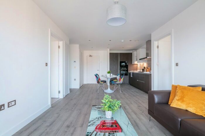 2 Bedroom Flat For Sale In Lockside Lane, Salford, M5