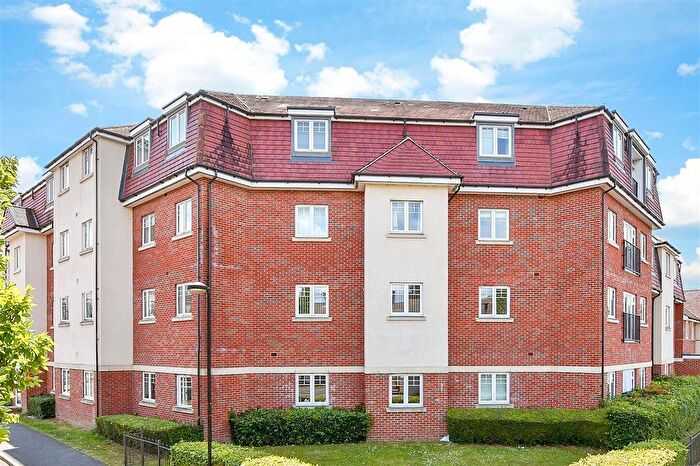 2 Bedroom Flat For Sale In Schoolgate Drive, Morden, Surrey, SM4