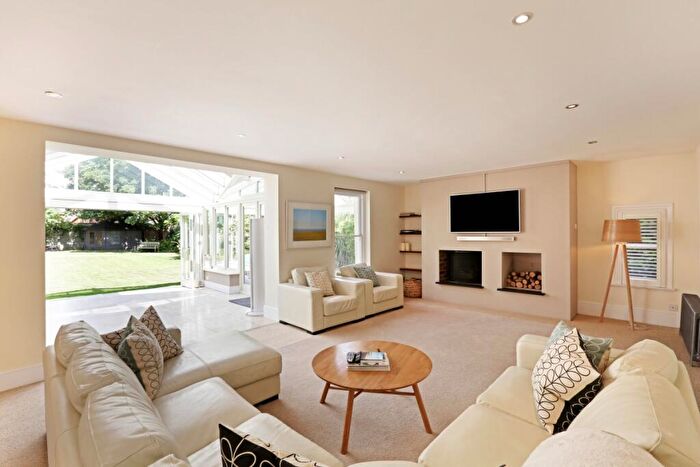 5 Bedroom Detached House To Rent In Beaumont Rise Marlow, SL7