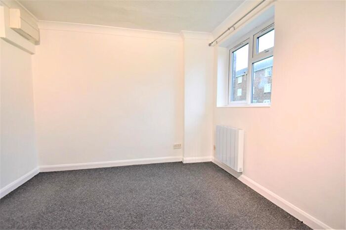 1 Bedroom Flat To Rent In Crombie Close, Waterlooville, PO8