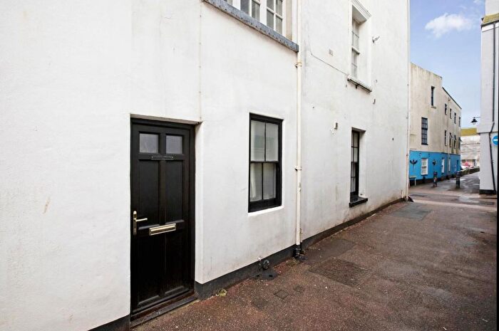 1 Bedroom Property For Sale In Northumberland Place, Teignmouth, TQ14