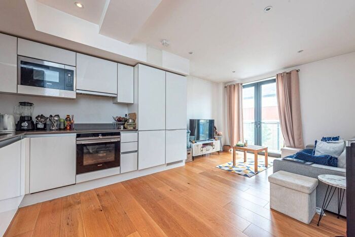 1 Bedroom Flat For Sale In Totteridge Lane, Whetstone, London, N20