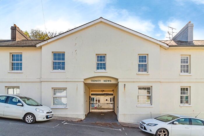 2 Bedroom Flat For Sale In Trinity Mews, Torquay, TQ1