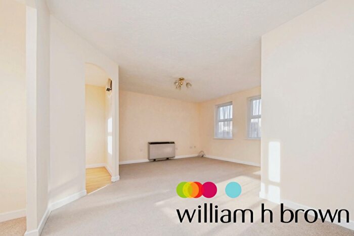 2 Bedroom Flat To Rent In Hanbury Gardens, Colchester, CO4